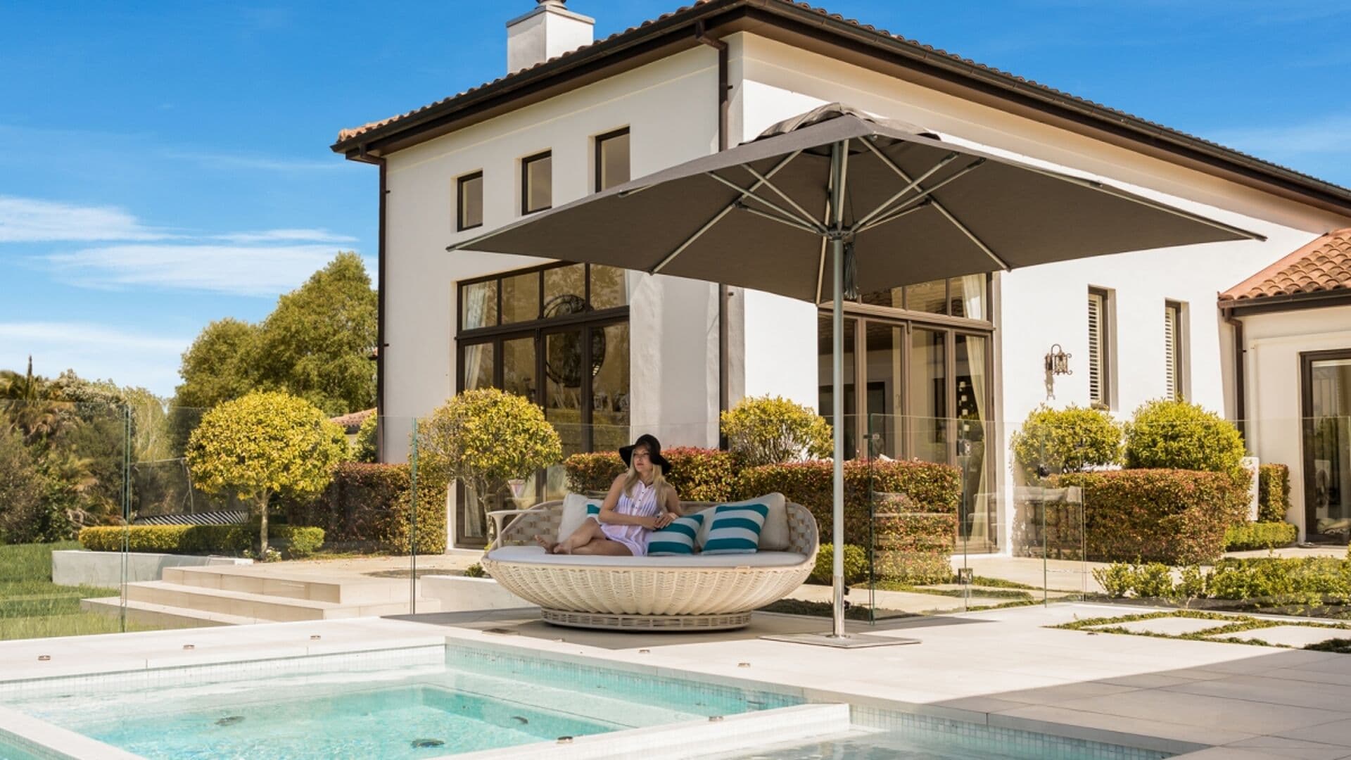 Square grey Shade7 Milan outdoor umbrella over a dining setting